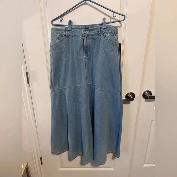 Vintage NWT | Attitudes | Fit and Flare Rhinestone  Denim Skirt | Size 10 [118] - Picture 12 of 12